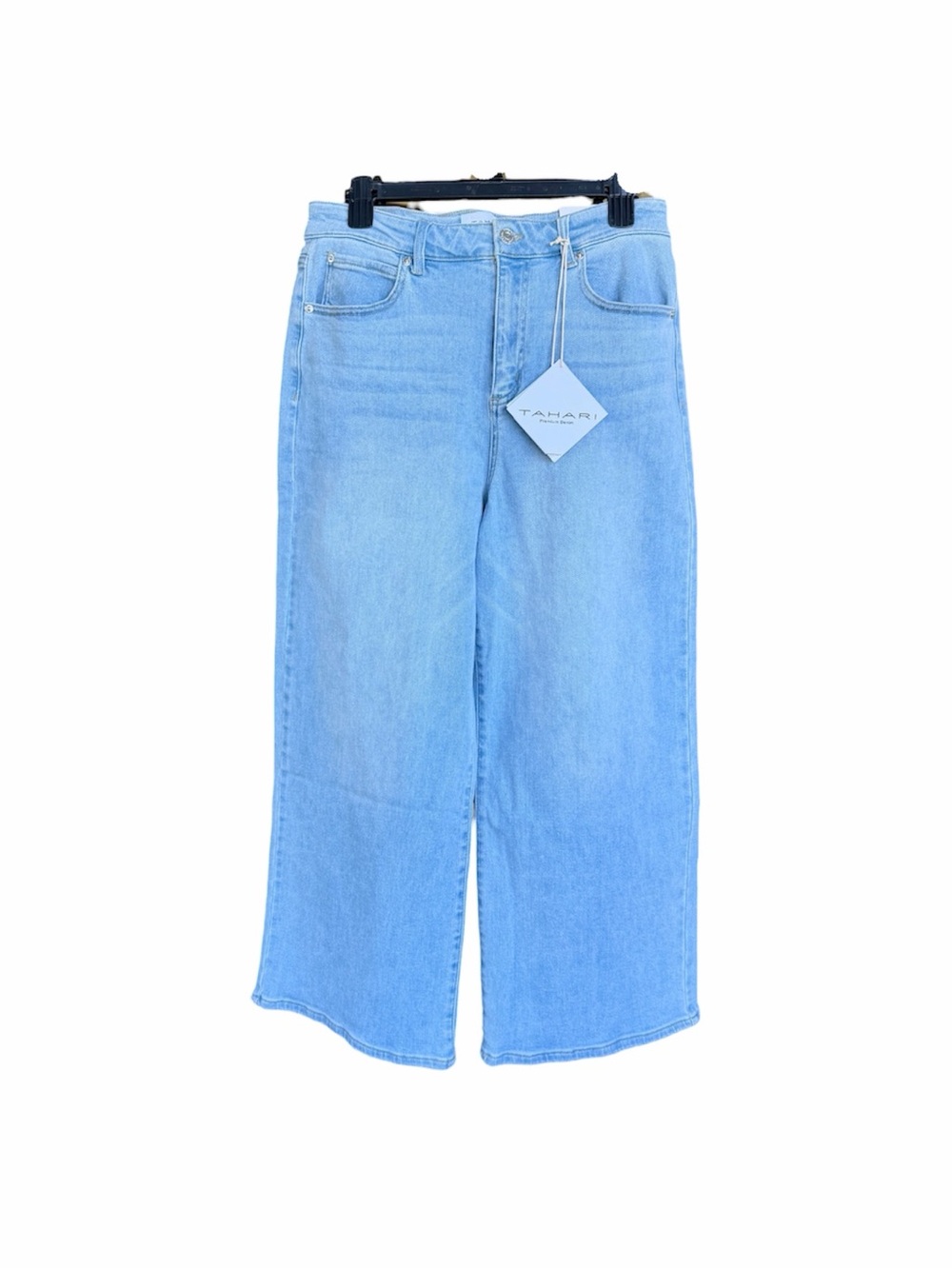 TAHARI, NWT, PREMIUM DENIM, WIDE-LEG, CROPPED JEANS IN A LIGHT WASH. SIZE 10/30